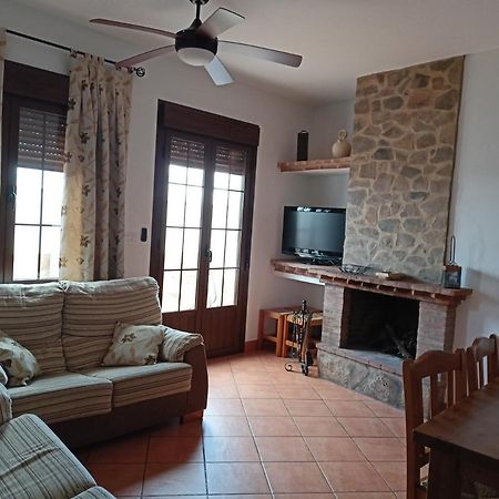 Casa Rural La Fuente Segura de León Екстериор снимка