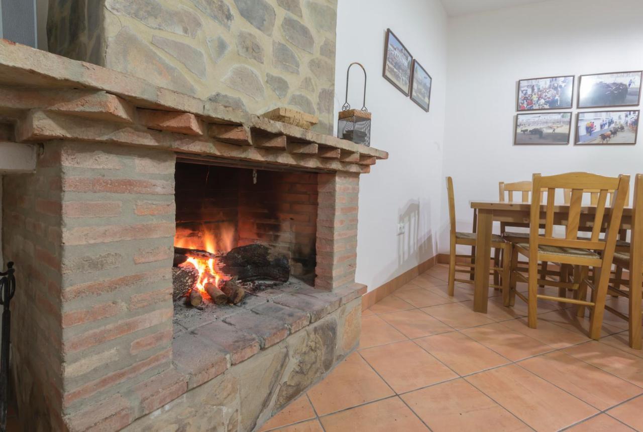 Casa Rural La Fuente Segura de León Екстериор снимка