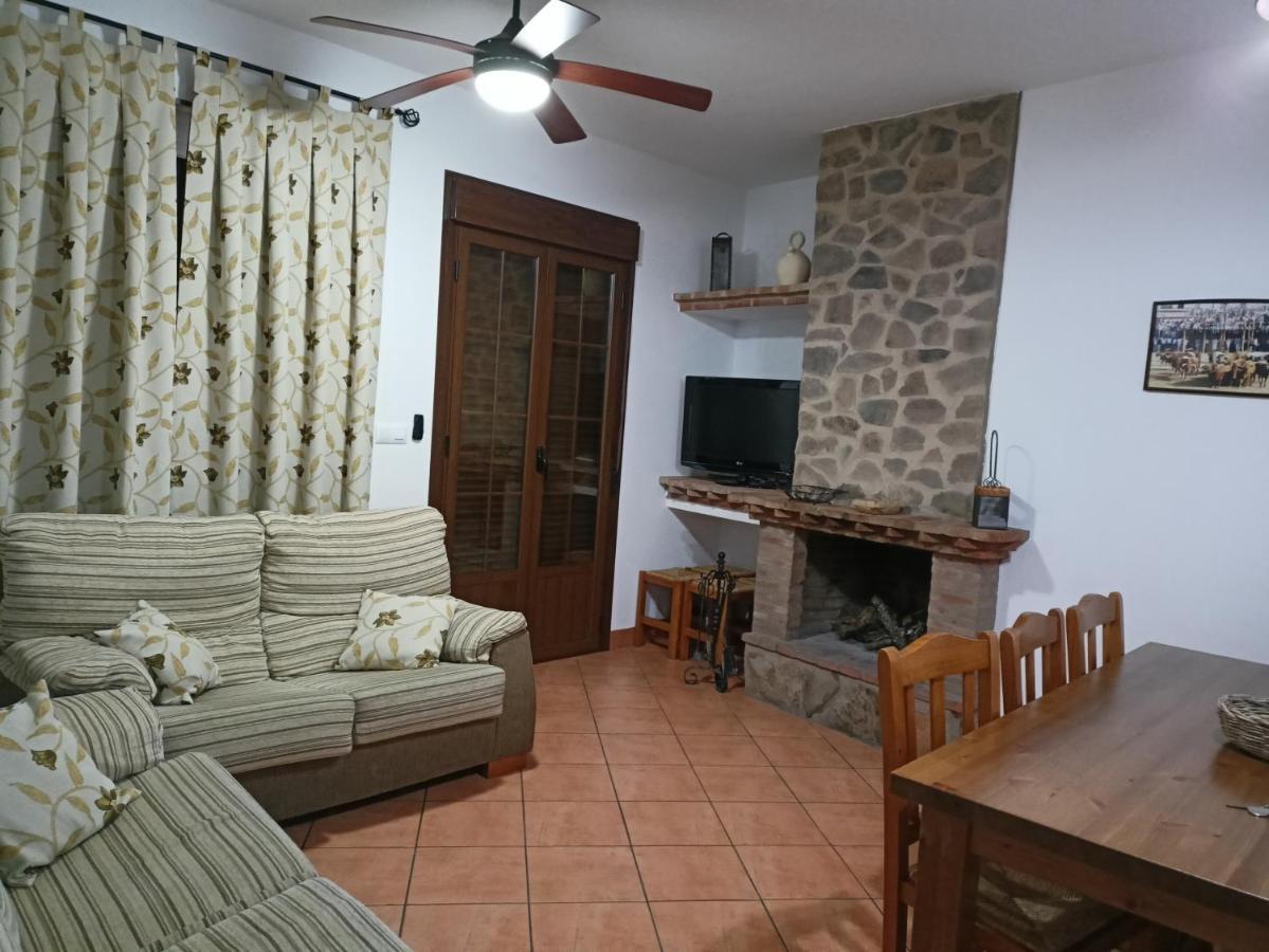 Casa Rural La Fuente Segura de León Екстериор снимка