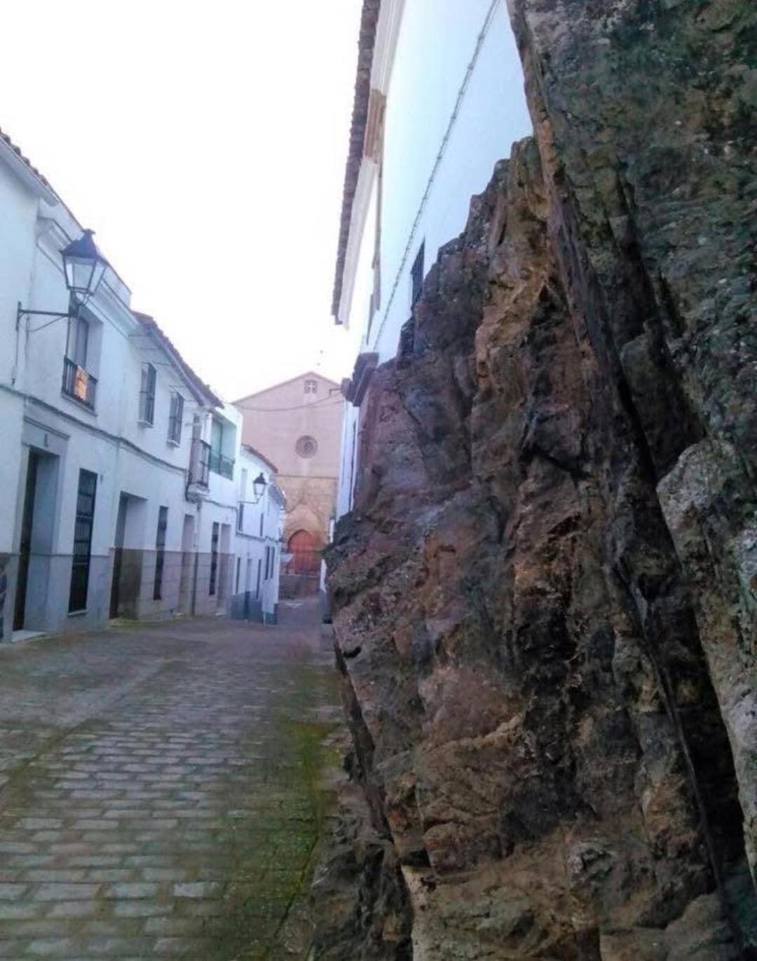 Casa Rural La Fuente Segura de León Екстериор снимка