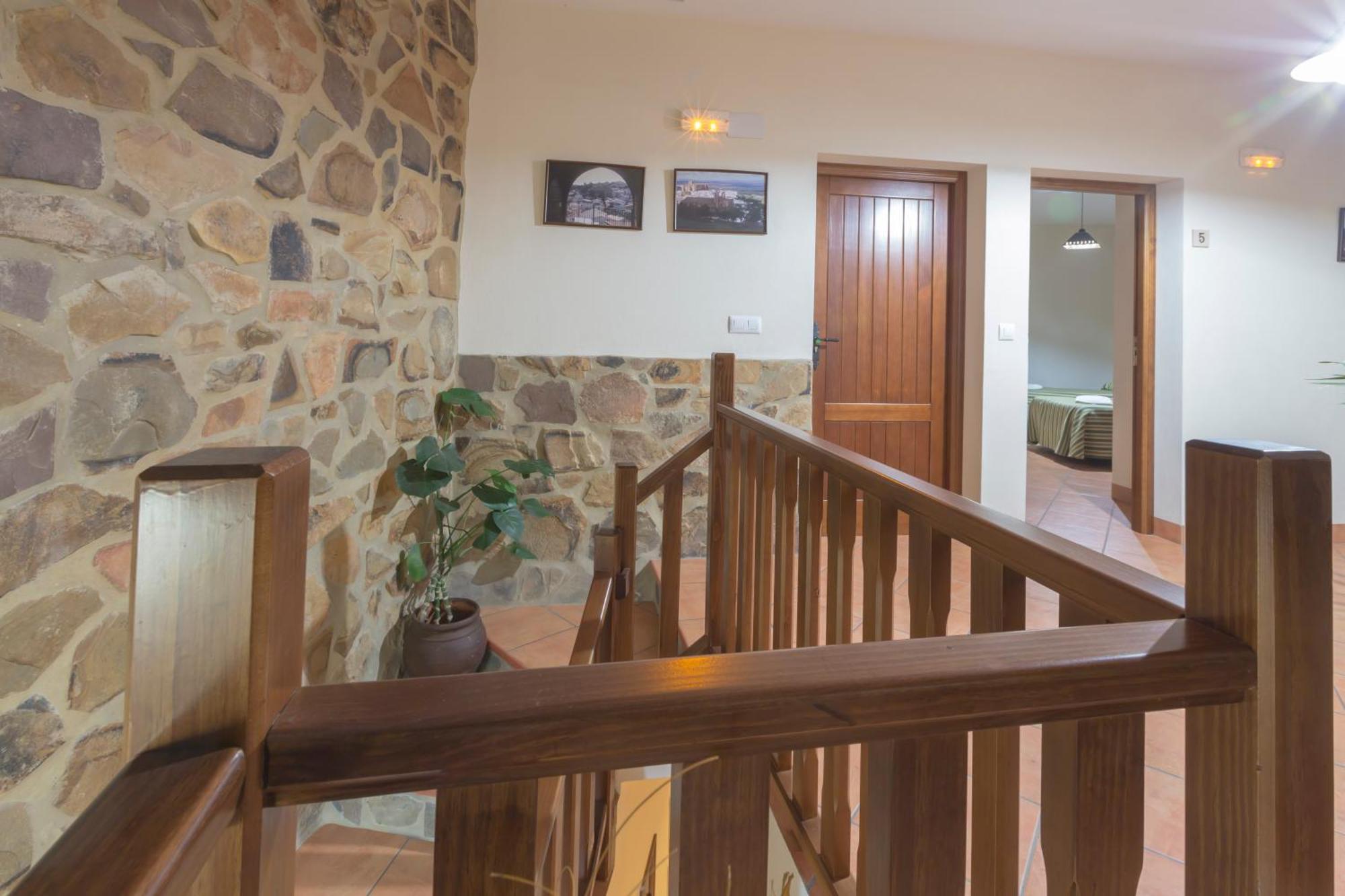 Casa Rural La Fuente Segura de León Екстериор снимка